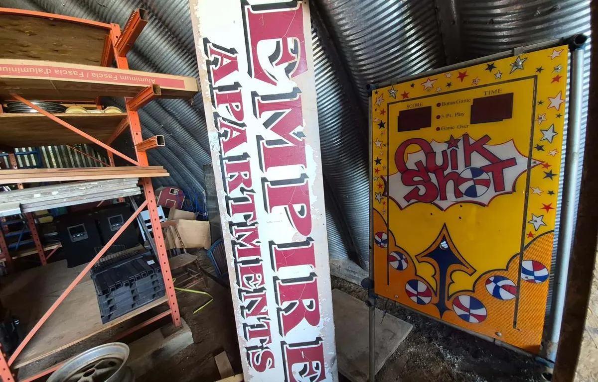 Quick Shot Carnival Game Panel & Alpine Sign
UNRESERVED