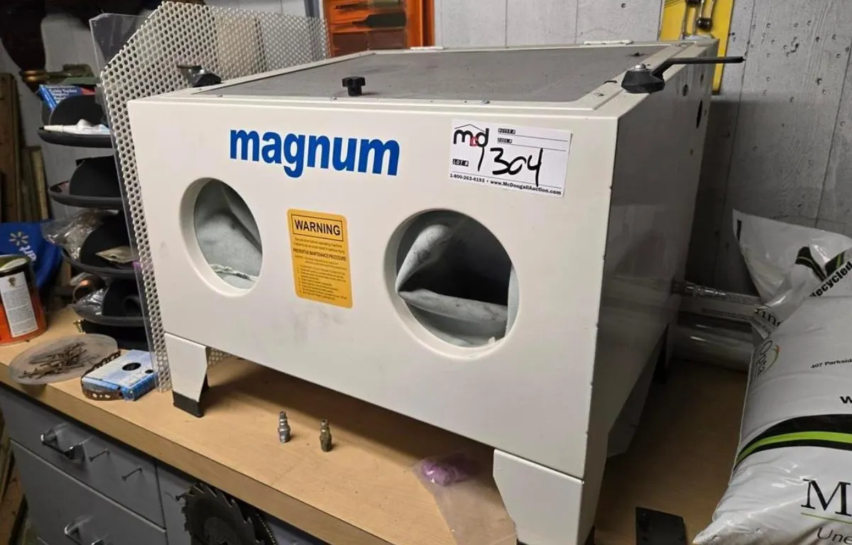 Magnum Dual-Port Sandblast Cabinet
UNRESERVED