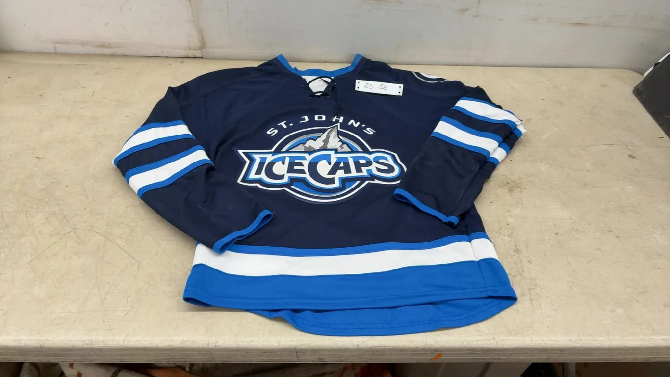 Vintage Winnipeg Jets/St. John's Ice Caps Reebok AHL Hockey Jersey, Men's Small