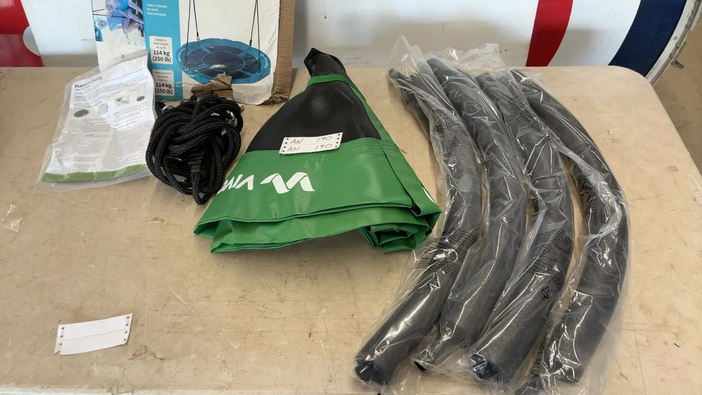 Viva Active Platform Swing, Never Used, 114 kg (250 lb) Capacity, with Ropes, Frame Pcs, and Manual