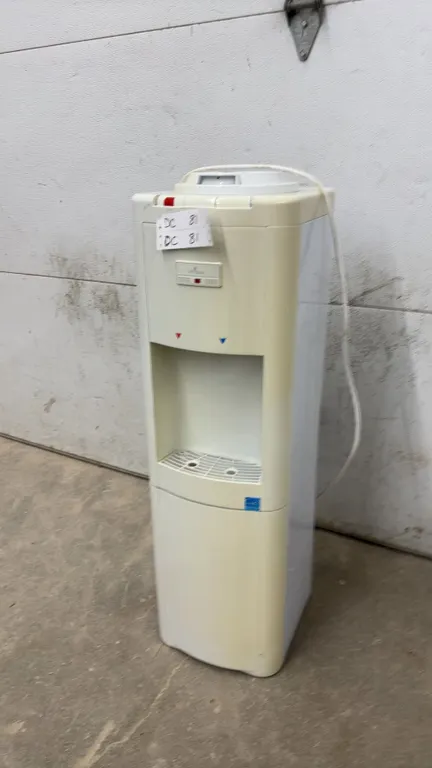 Vitapur Water Cooler Dispenser with Hot and Cold Water, Power Cord (Works)