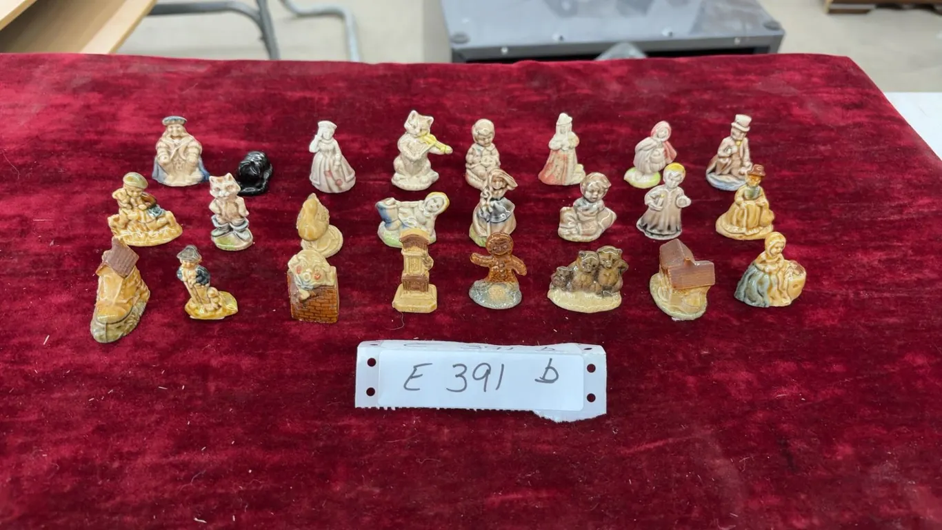 24 Wade Porcelain Nursery Rhyme Figurines, Complete Set