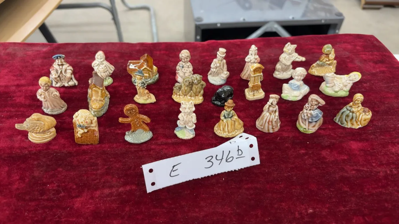 24 Wade Ceramics Nursery Rhyme Figurines Complete Set