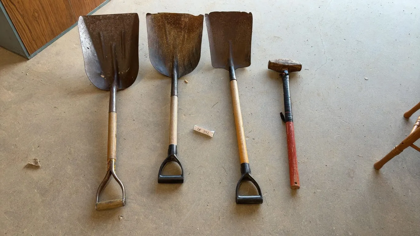 Yard Tools, 3 Shovels and Sledgehammer with Taped Handle