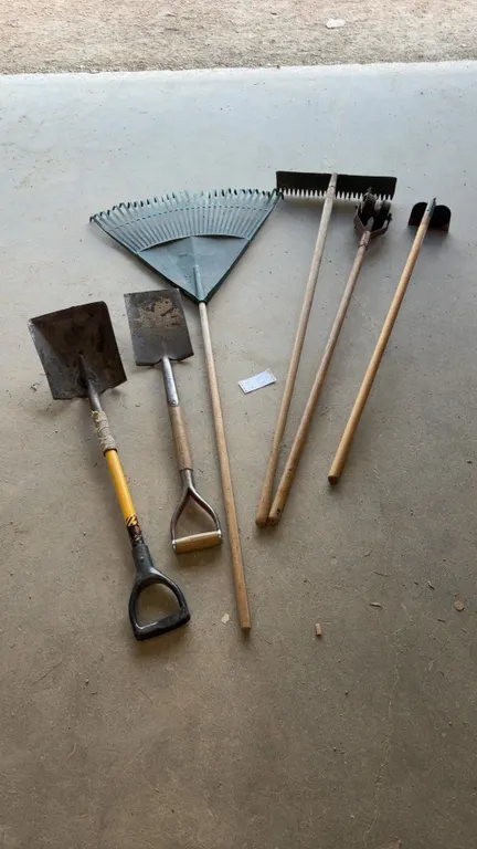 Garden Tools, Shovels, Rake, Leaf Rake, Cultivator and Hoe
