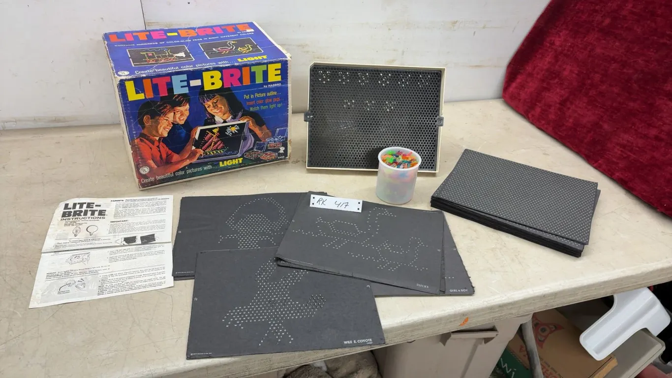 Vintage Hasbro Lite-Brite No. 5455 Light Toy Set with Pegs, Looney Tunes Pattern Sheets
