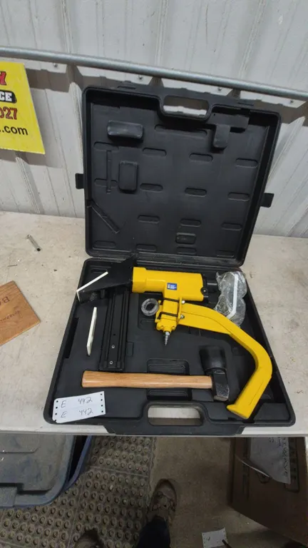 Powernail 445F Air Flooring Cleat Nailer Kit with Mallet, Nail Strips, and Case
