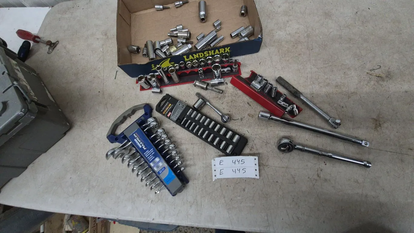 Mastercraft Stubby Combination Wrench Set, Husky Sockets ratchet 1/4." 3/8." 1/2”