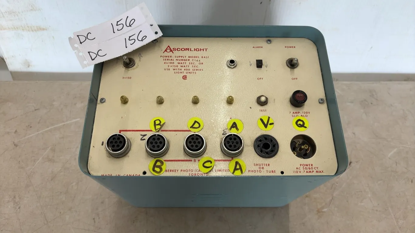 Ascorlight Power Supply Model B451, Serial C144, 4 × 100W or 2 × 150W, 110V 7A Max.