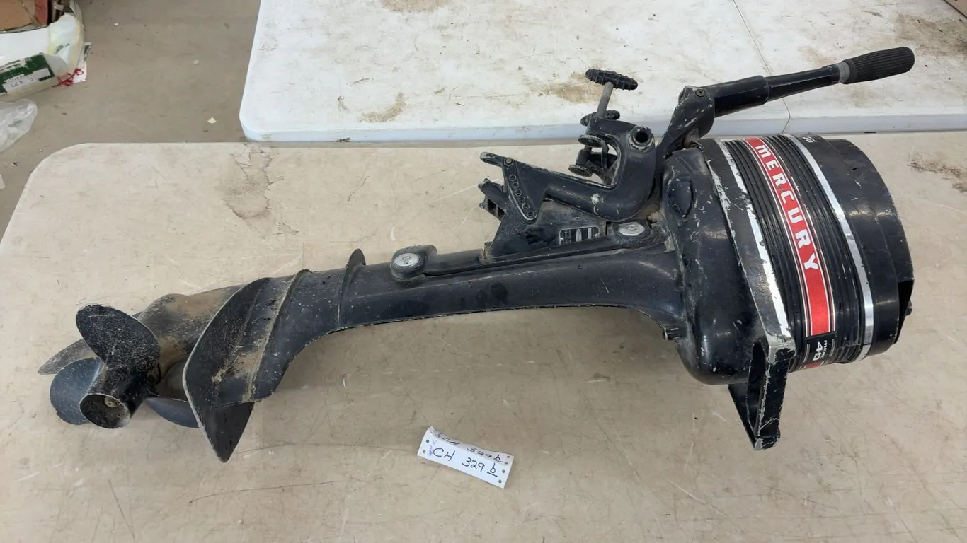 Mercury 40 Horsepower Outboard Motor Lower Unit with Thunderbolt Ignition, circa 1970s