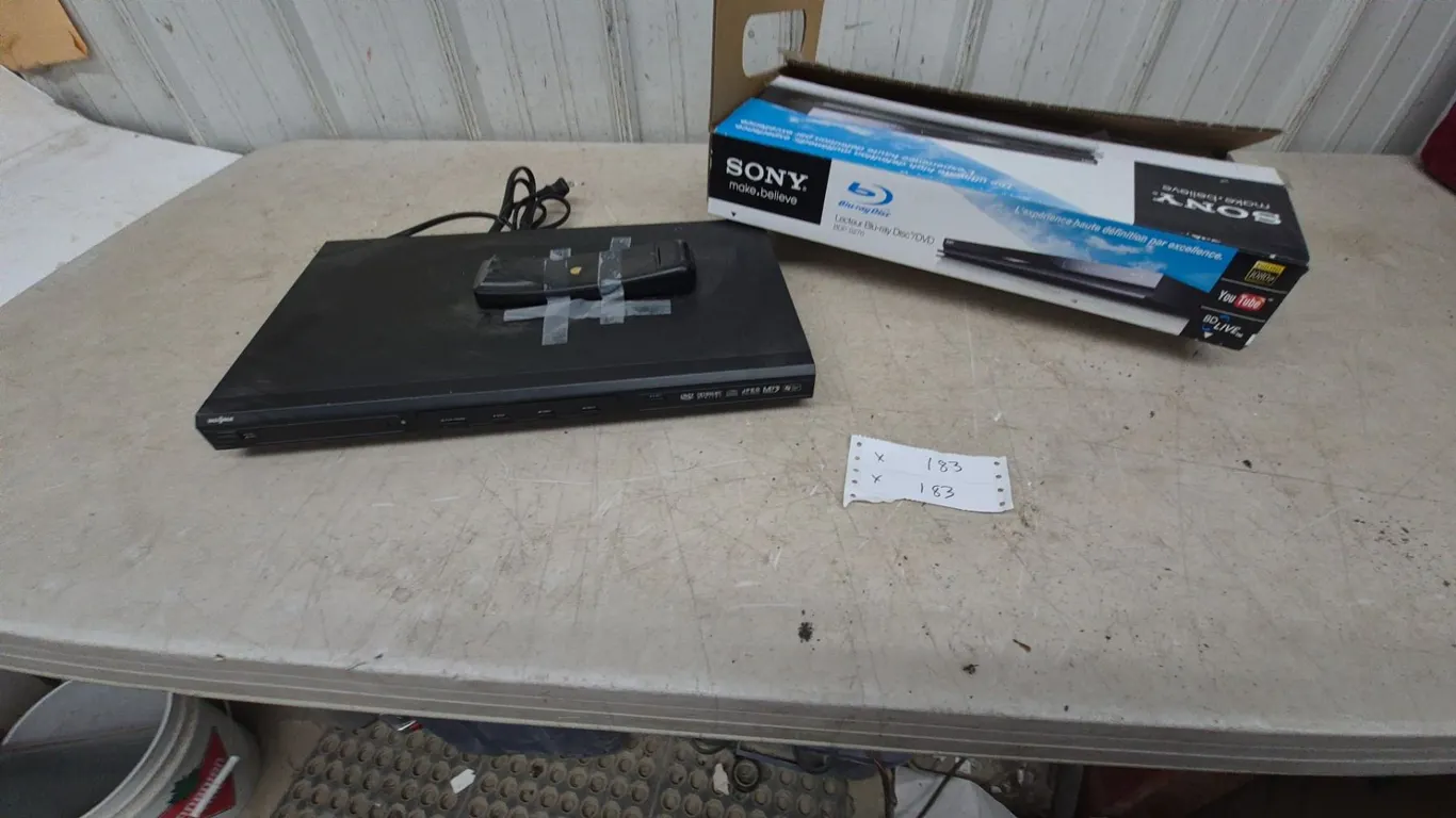 Sony Blu-ray Disc/DVD Player BDP-S270, Remote Control, Power Cord, and Box