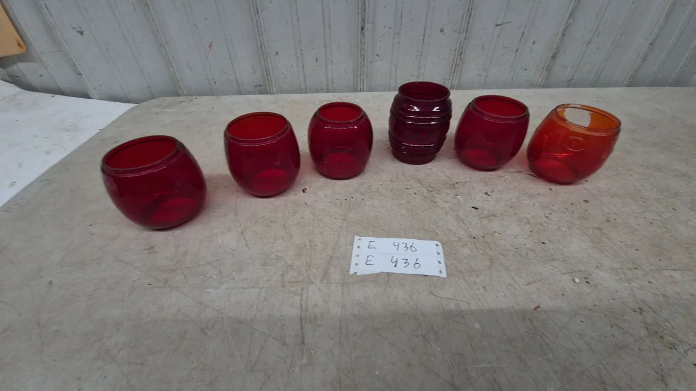 Six Red Glass. Lantern fonts
