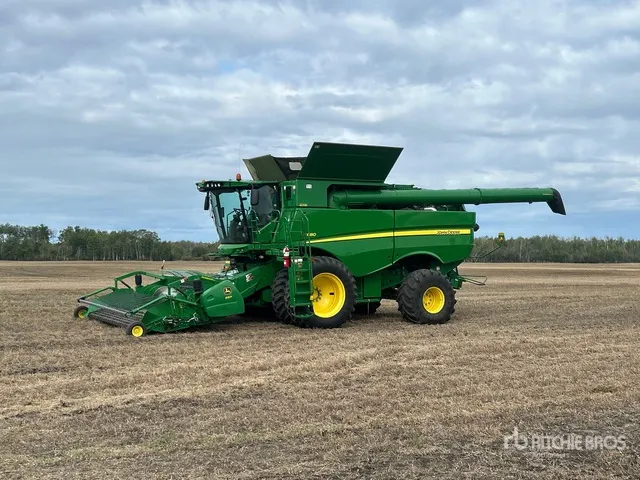 2013 John Deere S680 Combine Harvester