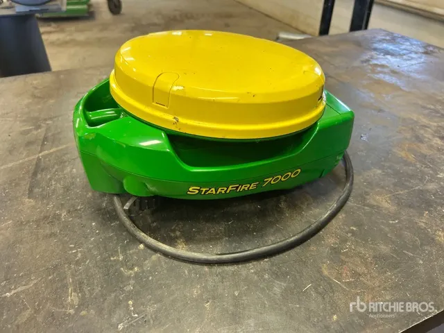 John Deere Starfire 7000 GNSS Receiver