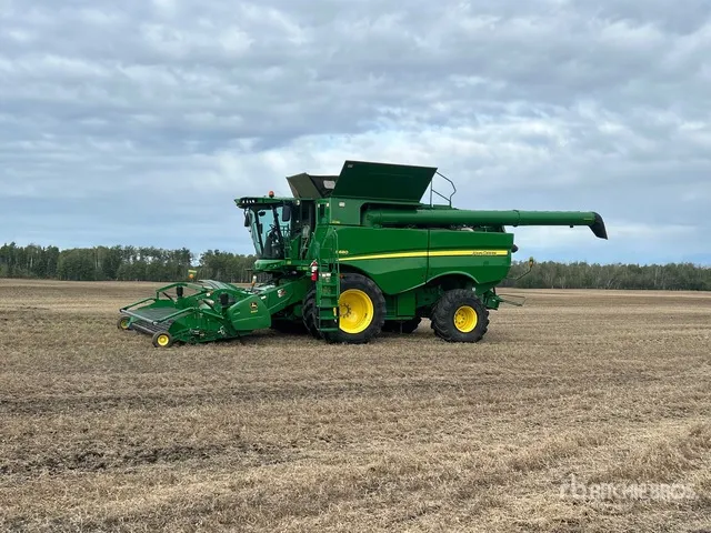 2014 John Deere S680 Combine Harvester