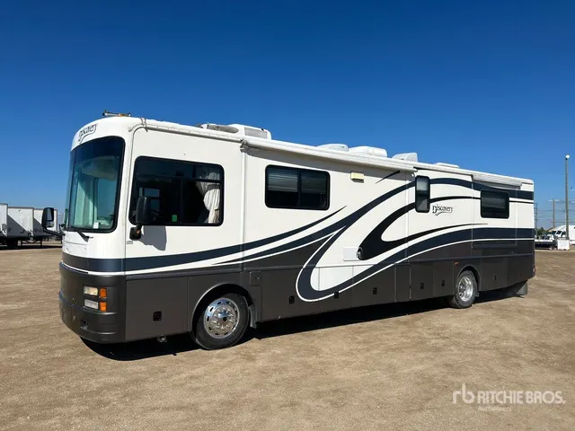 2002 Fleetwood Discovery Motor Home