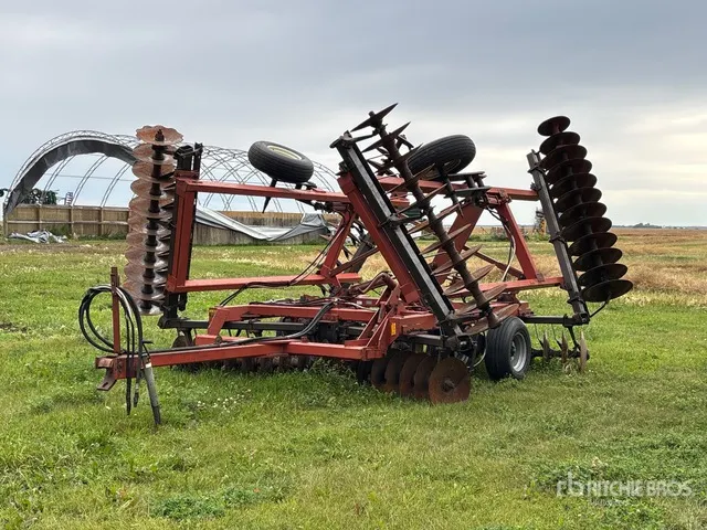 International 496 25 ft Tandem Disc