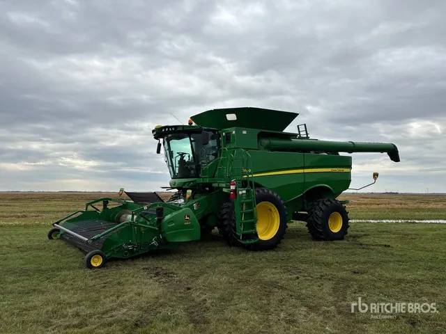 2012 John Deere S680 Combine Harvester