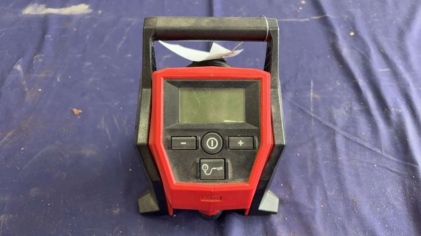 Milwaukee Portable Compact Inflator