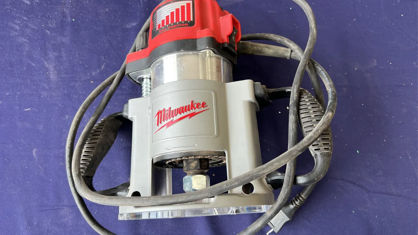 Milwaukee Router