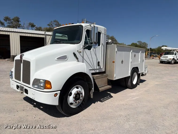 2003 Kenworth T300 utility / service truck