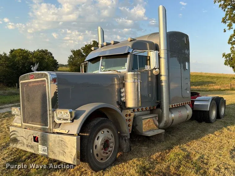 2002 Peterbilt 379 semi truck