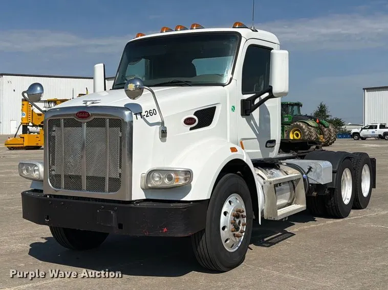 2015 Peterbilt 567 semi truck
