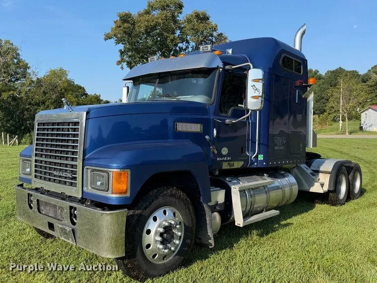 2018 Mack CHU613 semi truck