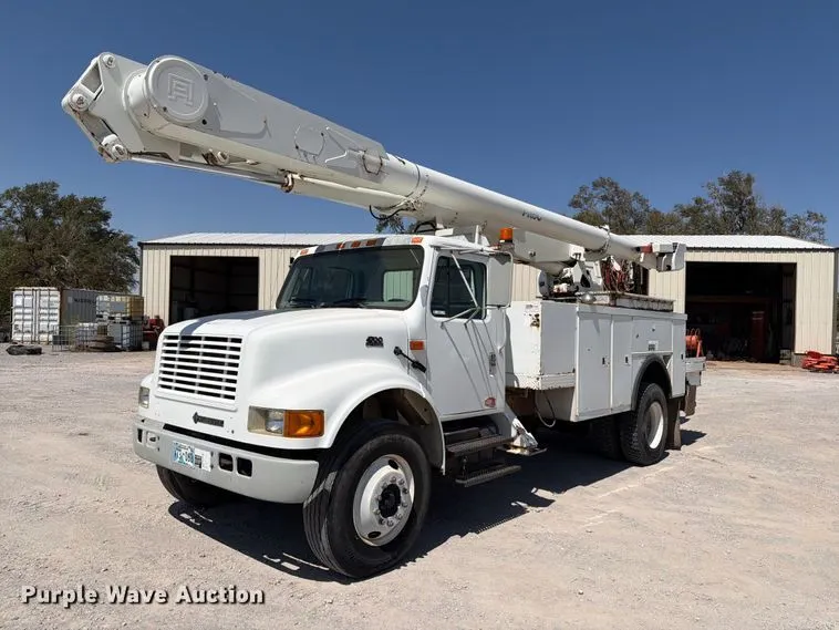 2001 International 4700 bucket truck