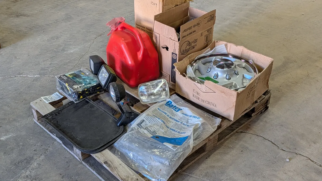 Pallet of Misc Vehicle Accessories