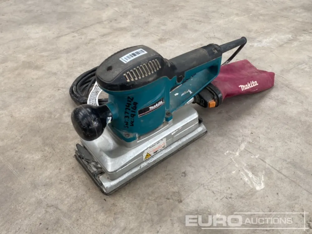 Makita BO4900V