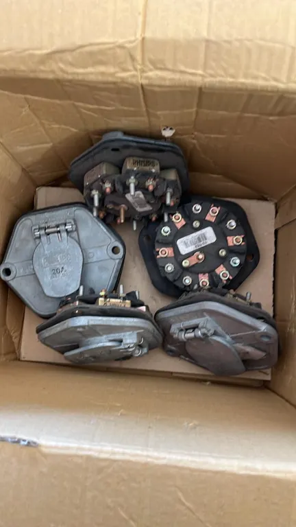 OFFSITE - 5 low profile 7 wire trailer receptacles with circuit breakers.