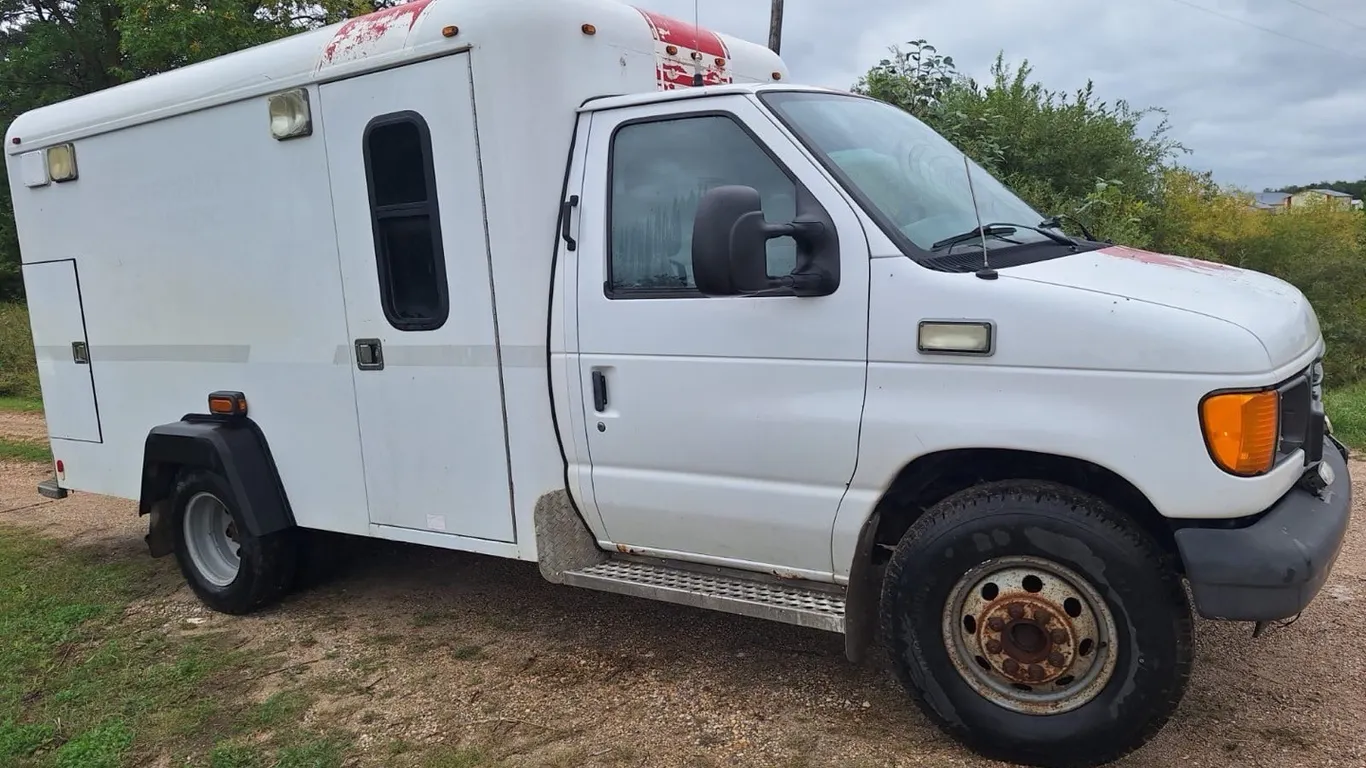 2004 Ford E350 cube van. 8 Cylinder diesel.