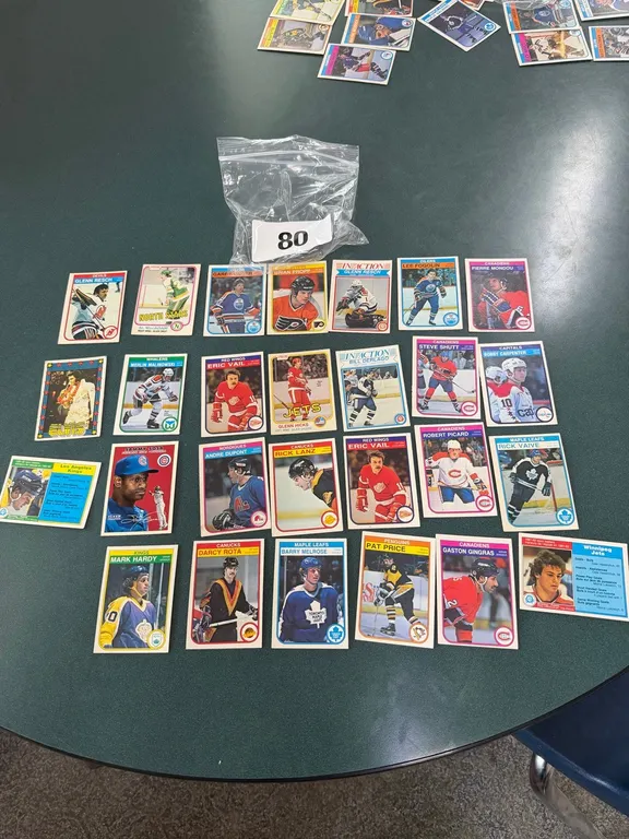 27 Vintage hockey cards