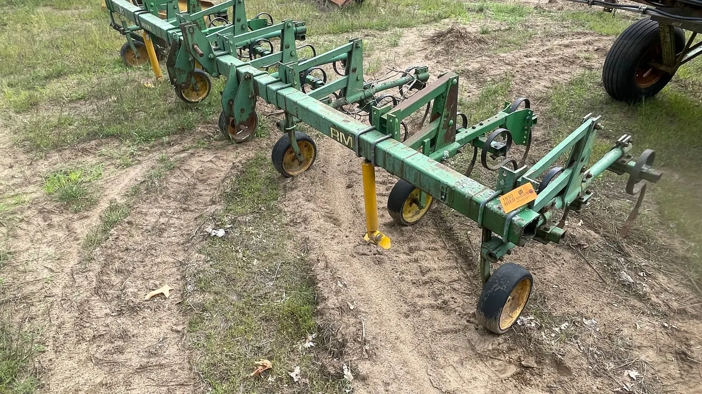 John Deere RM Cultivator
