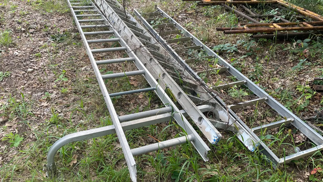 (3) Aluminum Ladders
