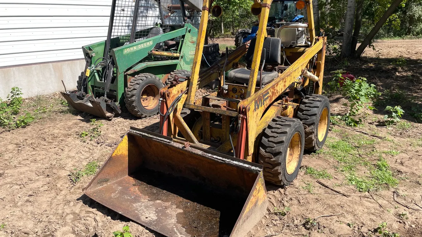 Massey Ferguson 711B Skid Steer