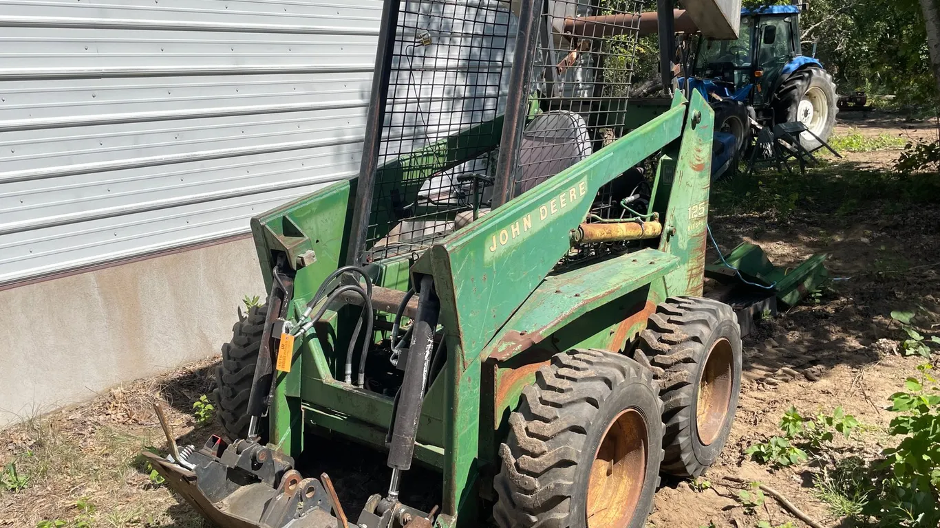 John Deere 125 Skid Steer
