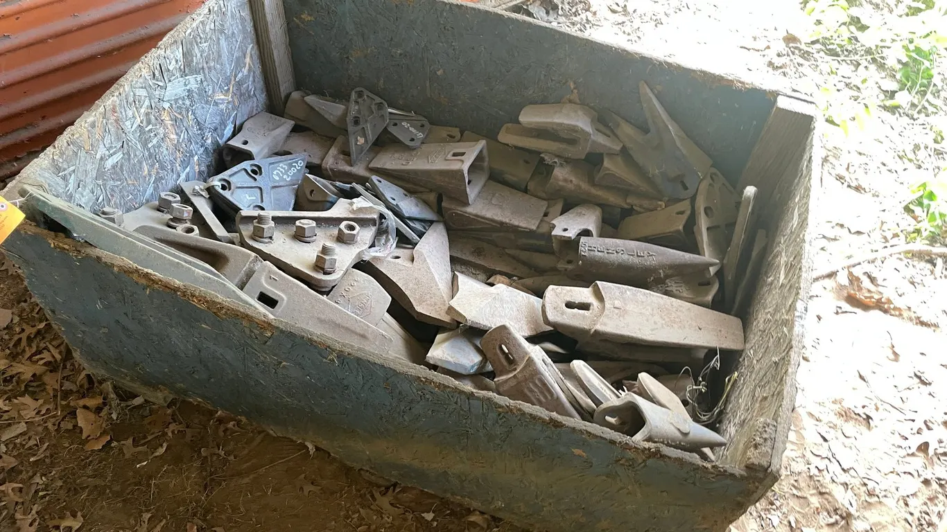 Excavator Teeth and Side Cutters