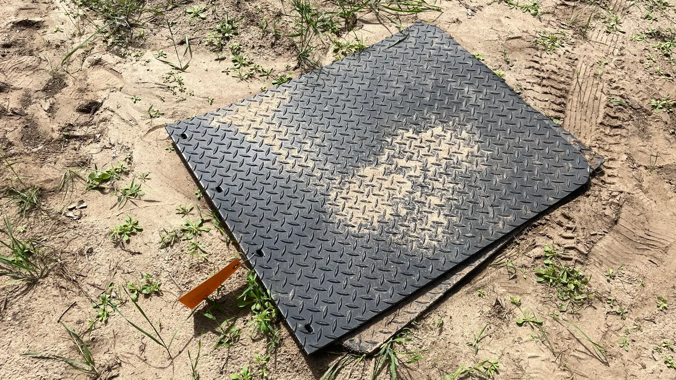 (2) Mud Flaps