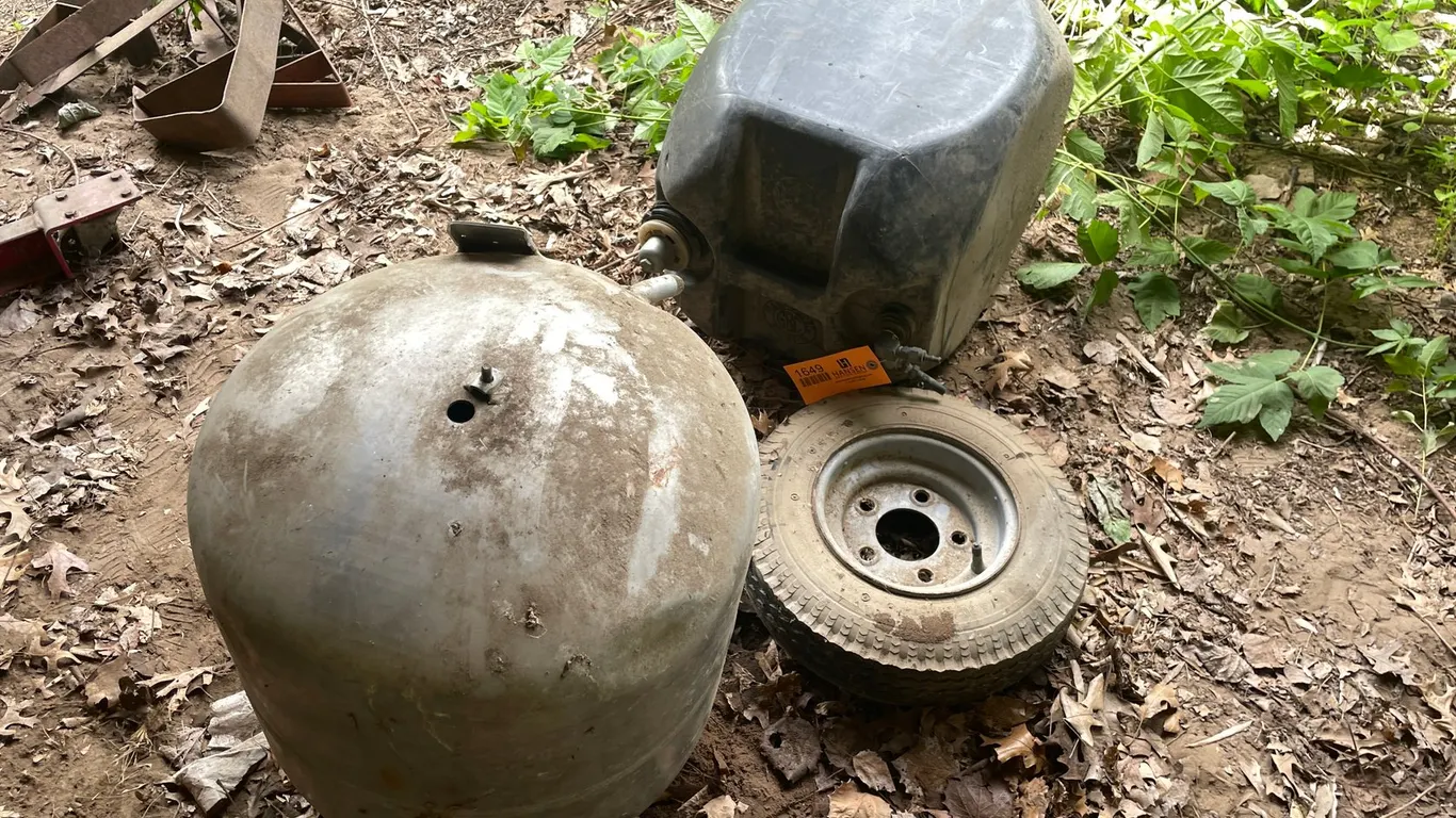 Poly Fuel Tank and Aluminum Air Tank