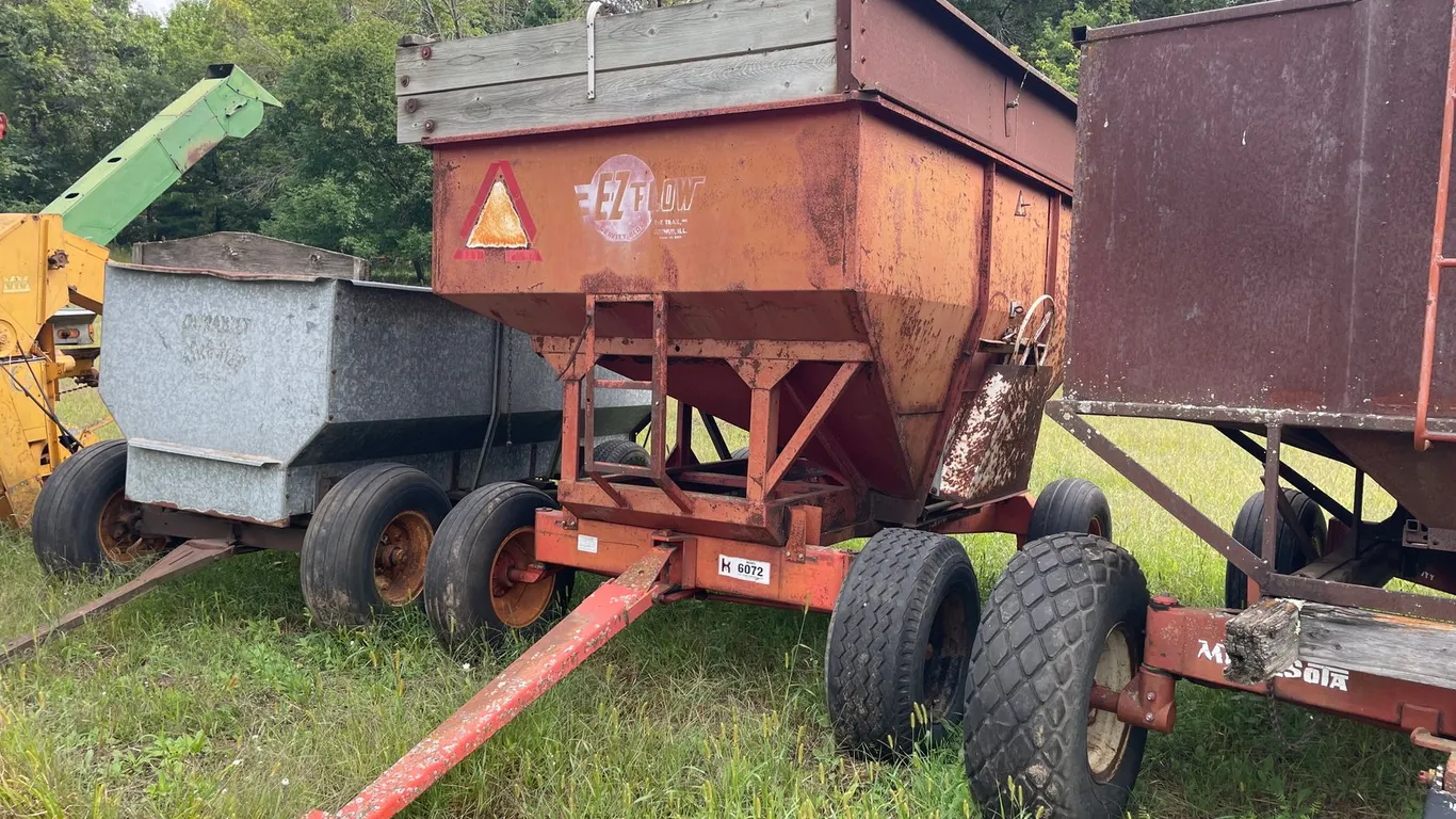 E-Z Flow Gravity Wagon