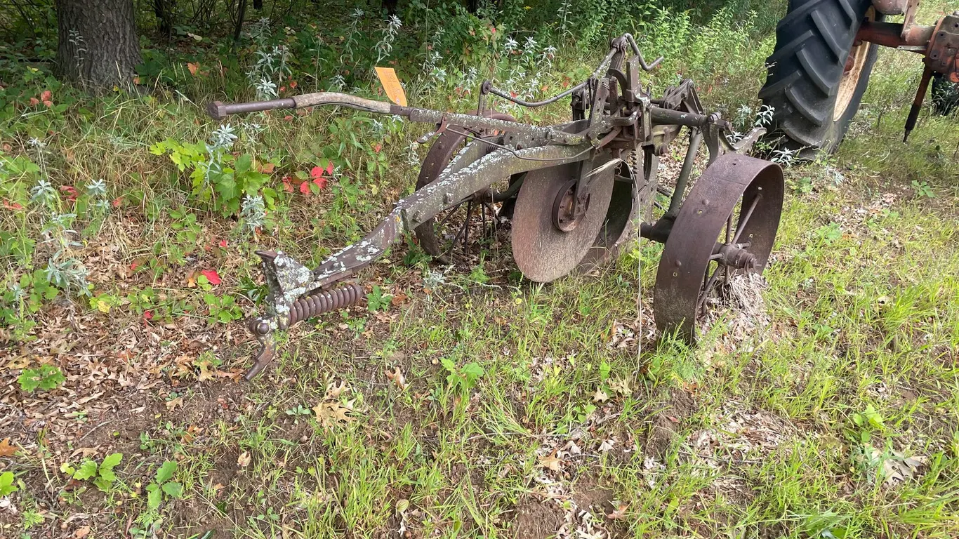 Bottom Breaking Plow