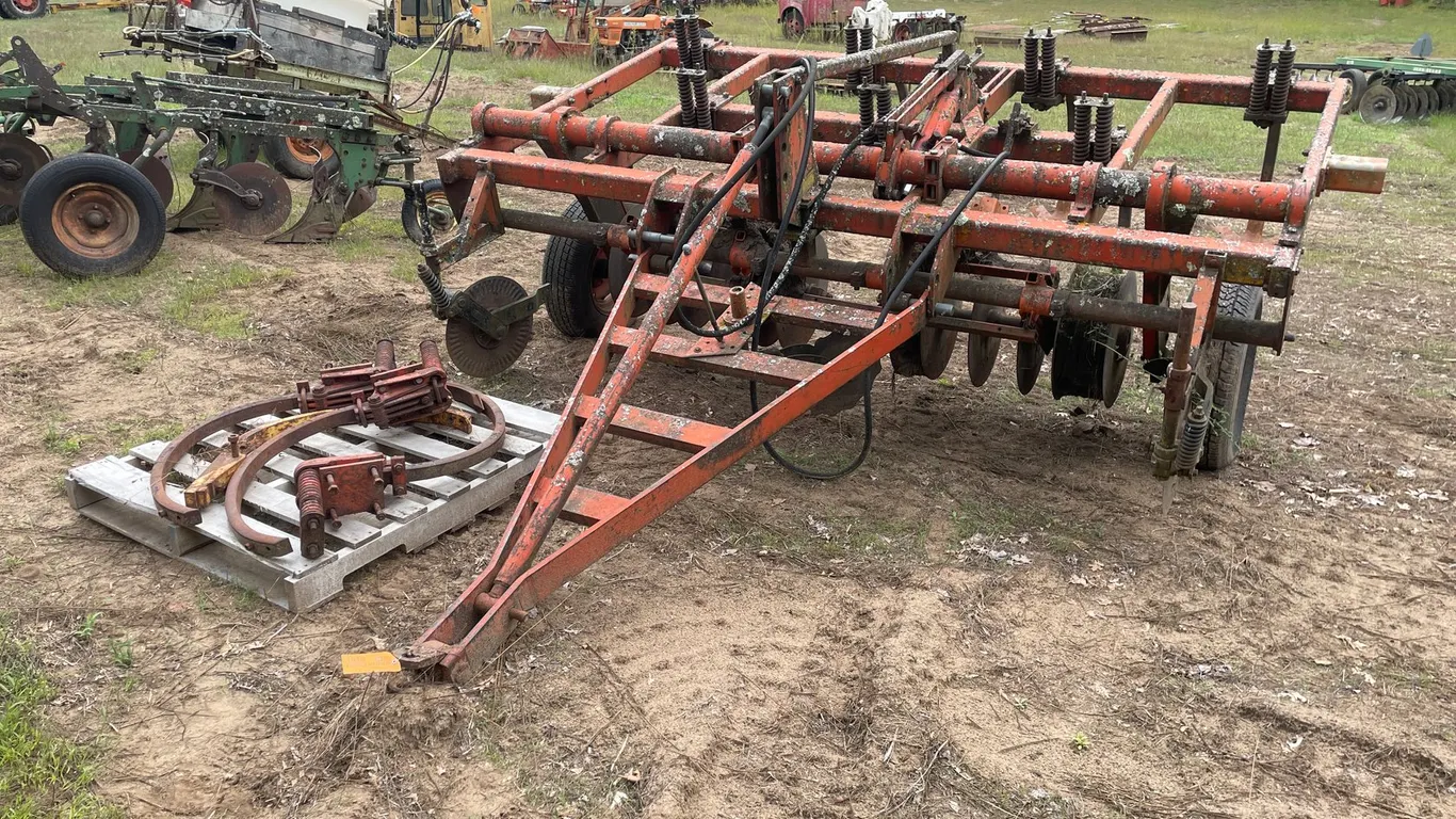 Case 1800 Chisel Plow