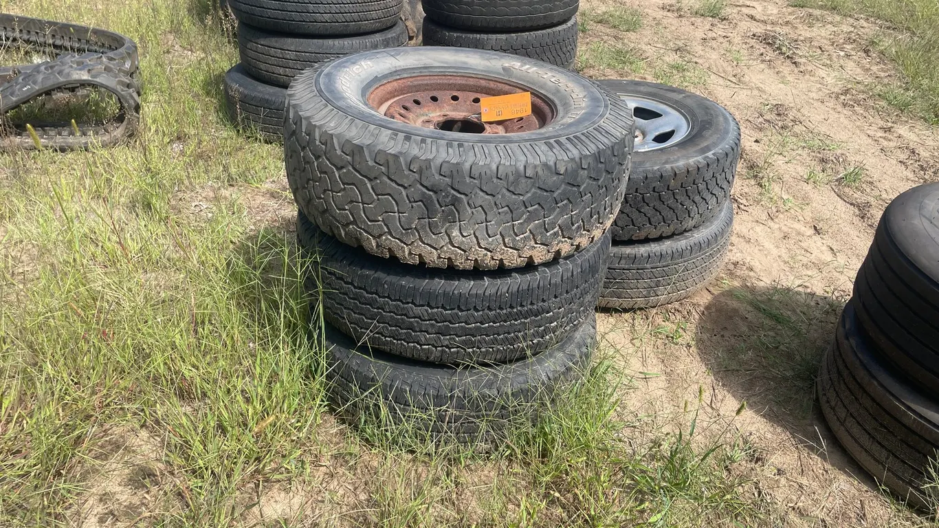 (5) Tires on Rims