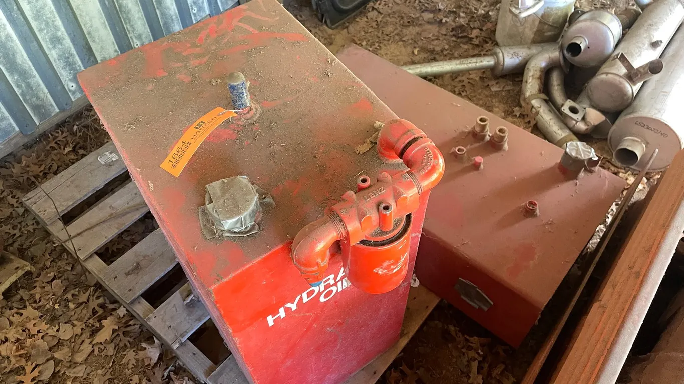 (2) Hydraulic Tanks