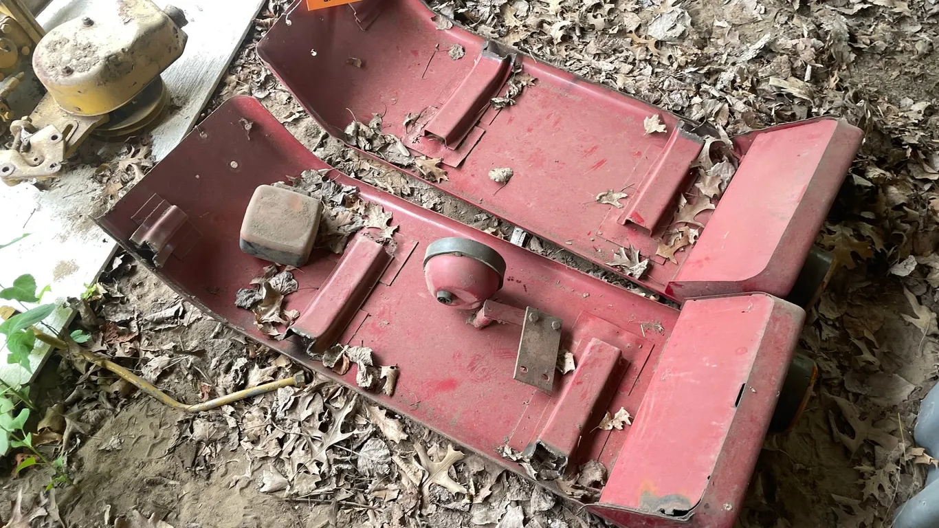 (2) Fenders for 684 IH Tractor