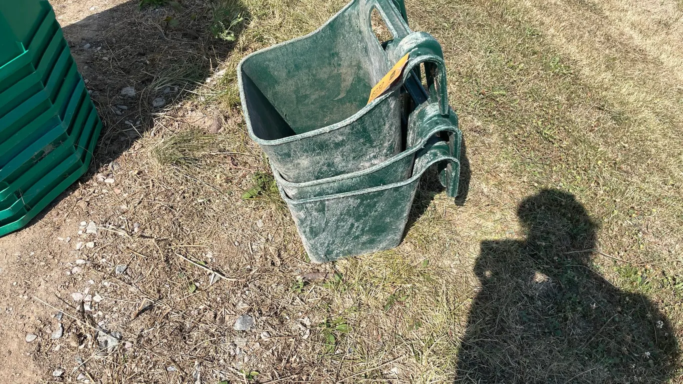 (3) Feed Buckets