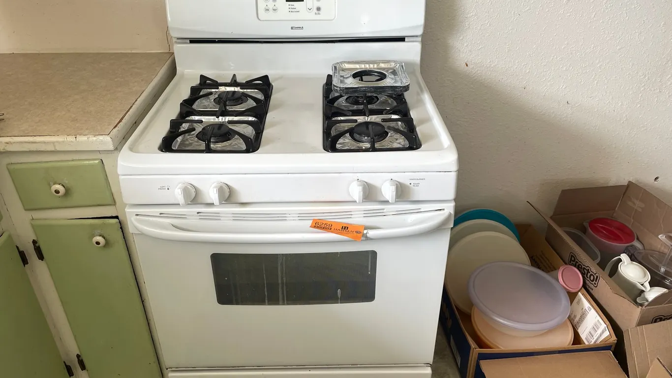 (4) Burner Kenmore Stove