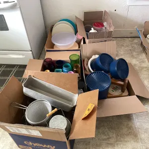 Assortment of Kitchen Items